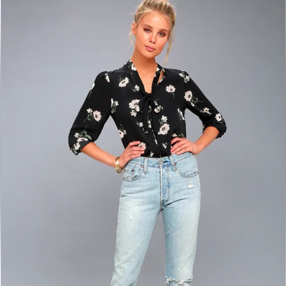 NWOT Lulus On The Spot Black Floral Blouse - Picture 3 of 14